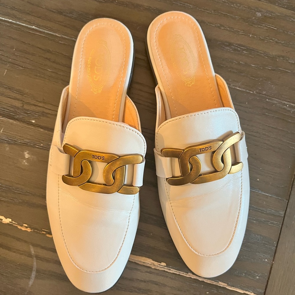 TOD'S Women's Cream Leather Loafers
